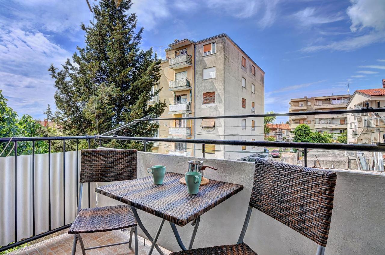 Lina Apartment Пула Екстериор снимка