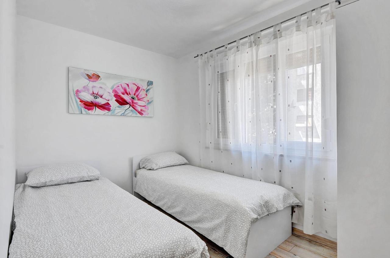 Lina Apartment Пула Екстериор снимка