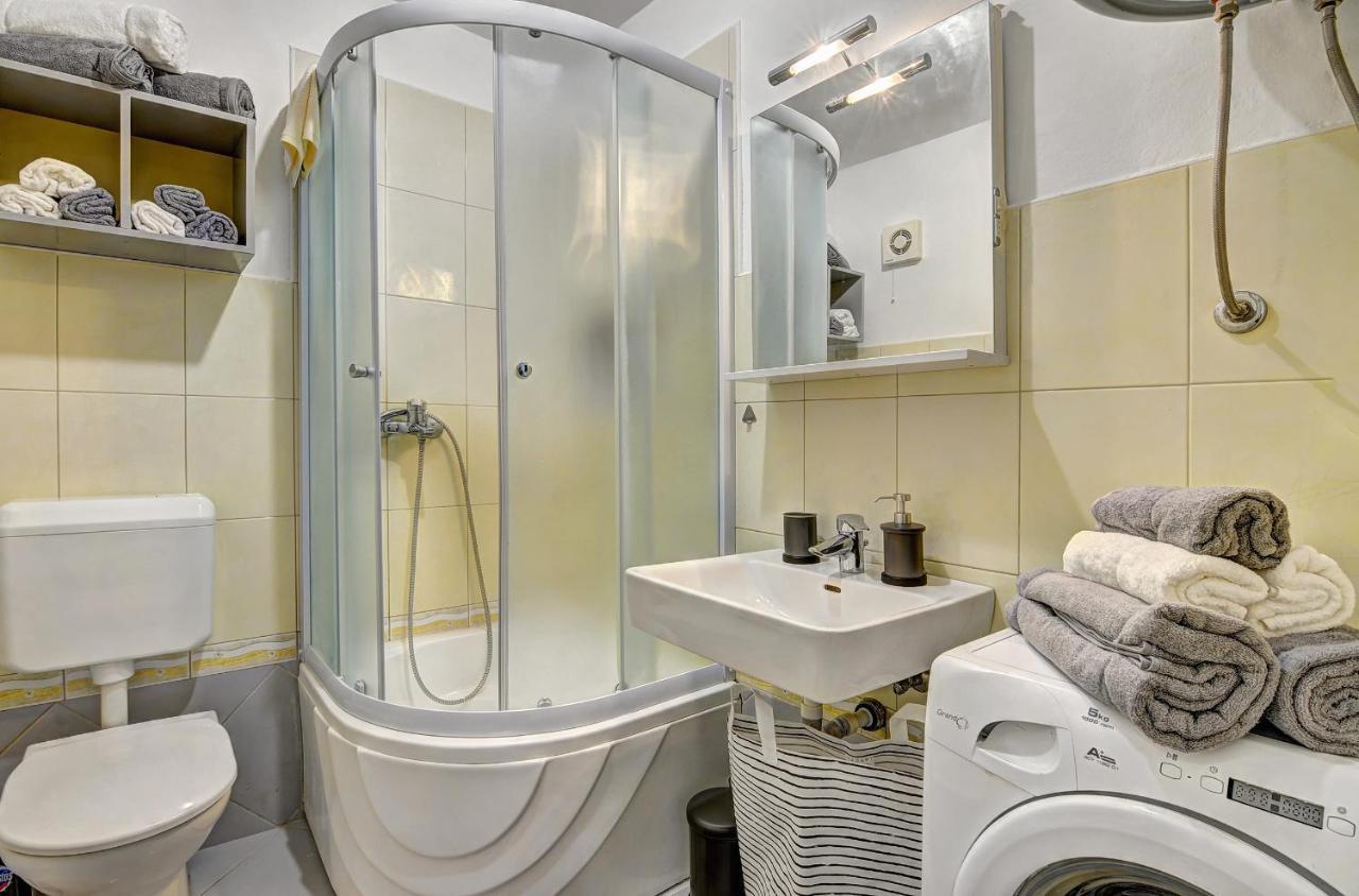 Lina Apartment Пула Екстериор снимка